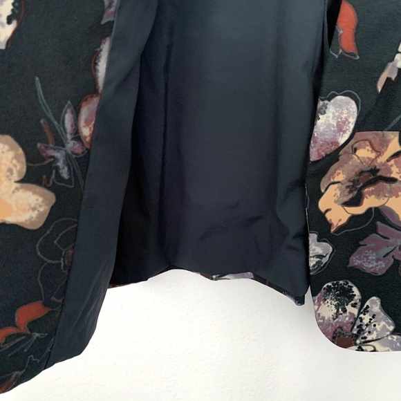 Harlowe & Graham Floral Open Front Easy Blazer - Picture 7 of 10